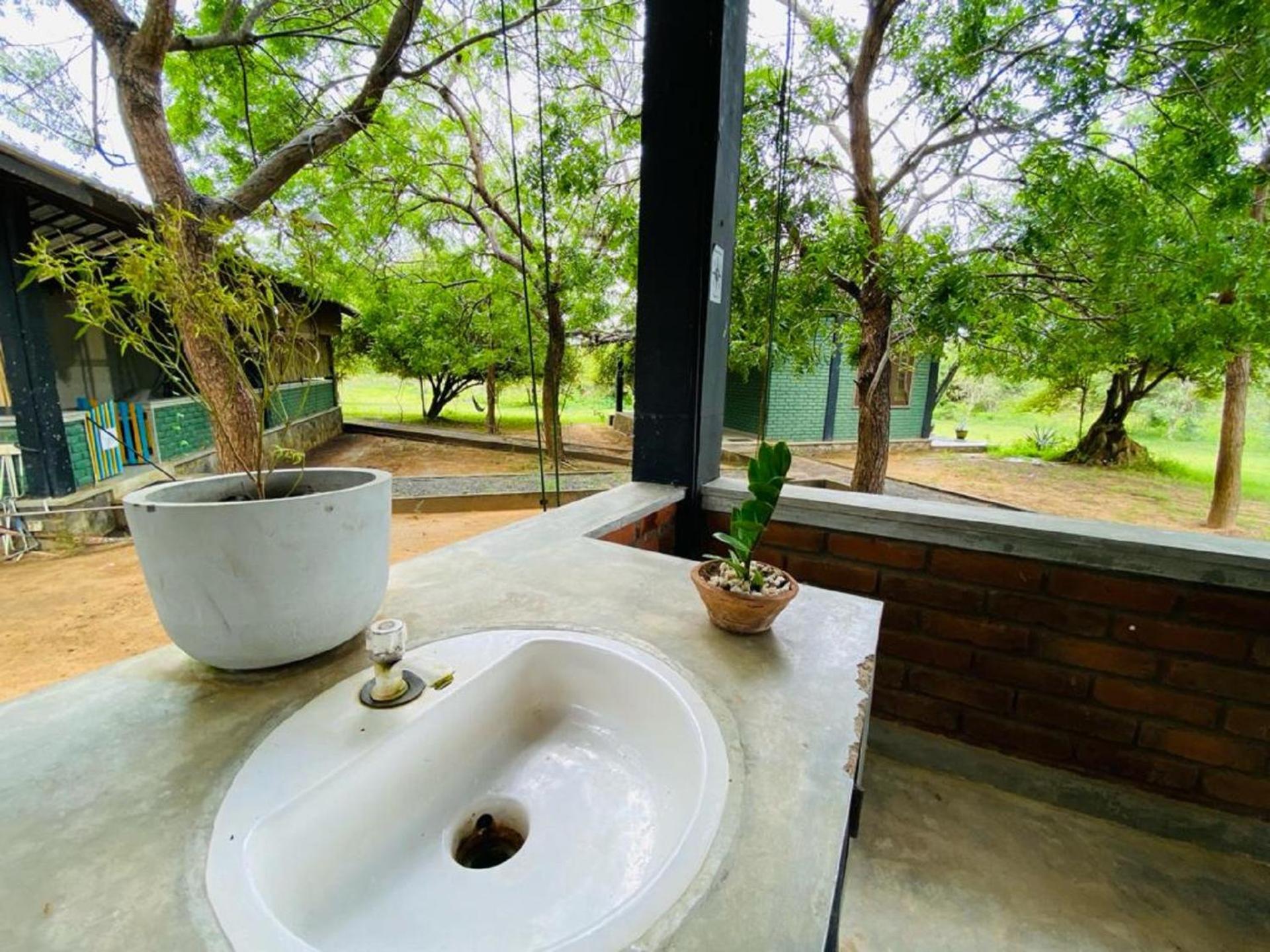 Yala Ying Yang Hostel & Camping Exterior photo
